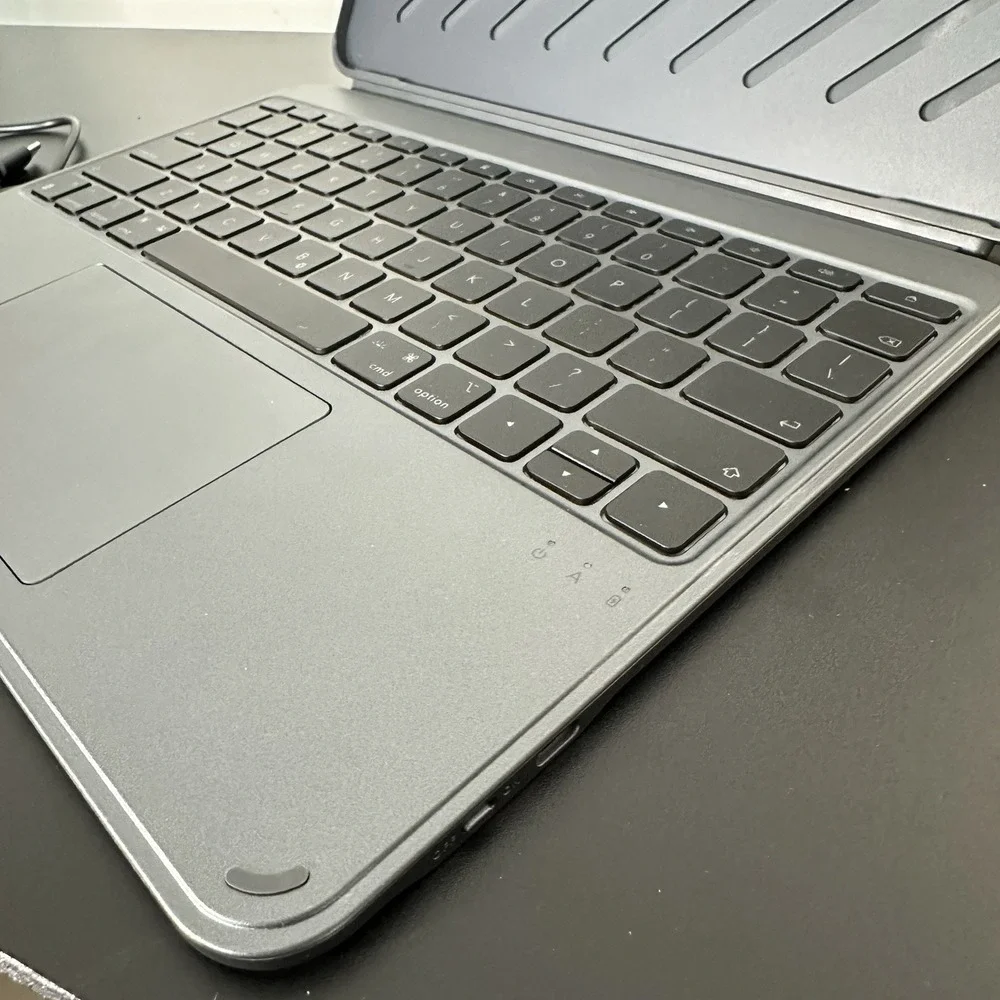 ESR iPad Pro 13 Keyboard Case M4 M5 Magnetic Detachable Trackpad Shift Dark Gray